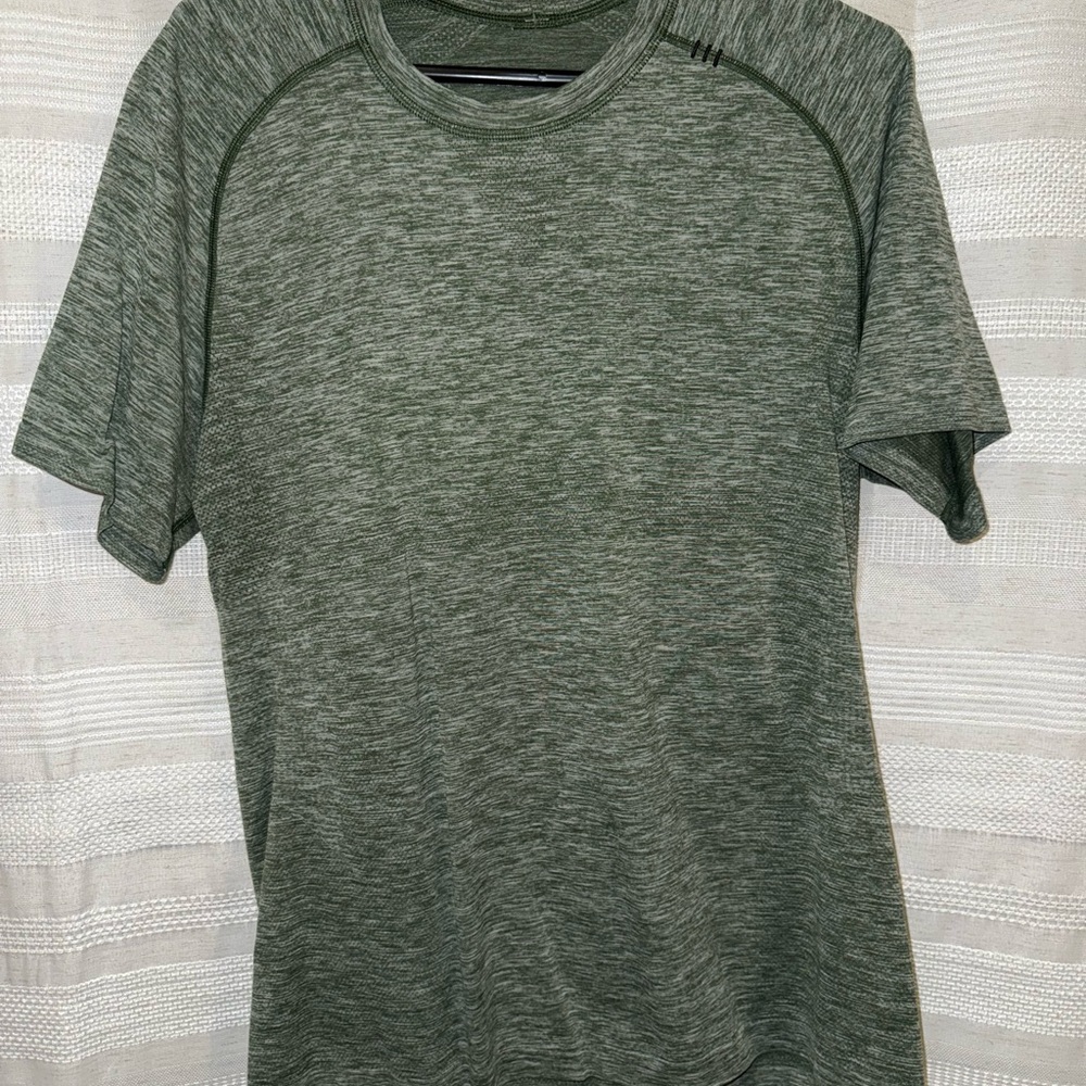 Lululemon Men's Green Athletic Shirt